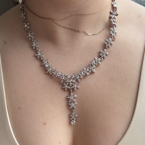 Stunning Dancing Floral Vine Leaves Necklace Silver-Tone Rhinestones - Picture 5 of 6